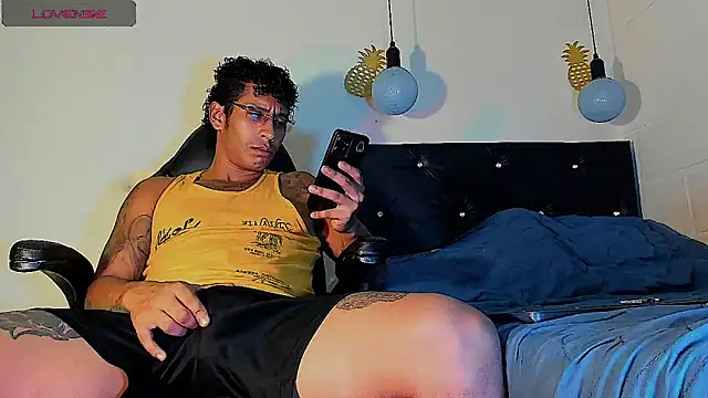 Snapshot of FuckHardlove chatting on 03/01/25, 11:04 FuckHardlove online show from 03/01/25, 11:04