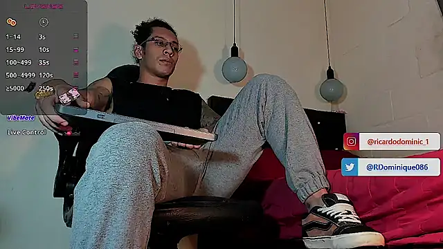 Snapshot of FuckHardlove chatting on 09/25/25, 02:50 FuckHardlove online show from 09/25/25, 02:50