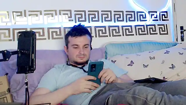 Snapshot of erotico69xxx chatting on 11/06/25, 01:20 erotico69xxx online show from 11/06/25, 01:20