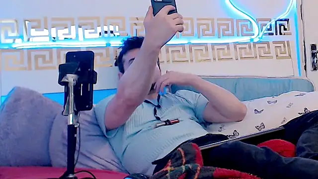 Snapshot of erotico69xxx chatting on 11/04/25, 04:44 erotico69xxx online show from 11/04/25, 04:44