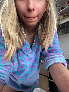 Snapshot of Ameellie chatting on 11/01/25, 07:19 Ameellie online show from 11/01/25, 07:19