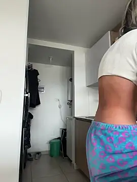 Snapshot of Ameellie chatting on 11/14/25, 03:37 Ameellie online show from 11/14/25, 03:37