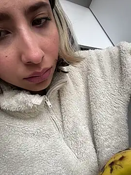 Snapshot of Ameellie chatting on 11/21/25, 03:00 Ameellie online show from 11/21/25, 03:00