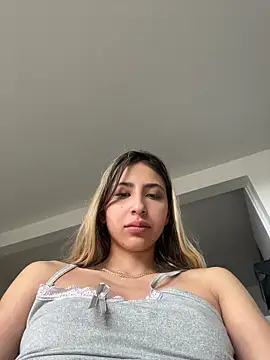 Snapshot of Ameellie chatting on 10/26/25, 04:40 Ameellie online show from 10/26/25, 04:40