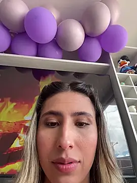 Snapshot of Ameellie chatting on 11/12/25, 04:11 Ameellie online show from 11/12/25, 04:11