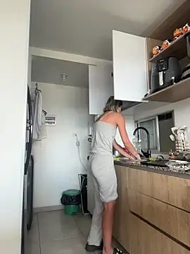 Snapshot of Ameellie chatting on 11/18/25, 04:43 Ameellie online show from 11/18/25, 04:43