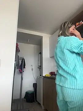 Snapshot of Ameellie chatting on 11/27/25, 03:23 Ameellie online show from 11/27/25, 03:23