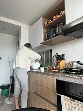 Snapshot of Ameellie chatting on 12/14/25, 04:12 Ameellie online show from 12/14/25, 04:12