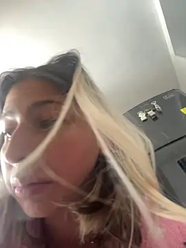 Ameellie online show from 03/25/26, 01:43