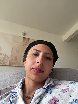 Snapshot of Ameellie chatting on 11/23/25, 02:16 Ameellie online show from 11/23/25, 02:16