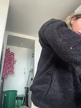 Ameellie online show from 12/21/25, 04:08