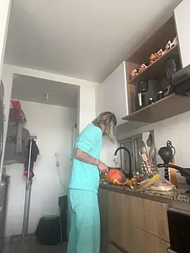 Snapshot of Ameellie chatting on 11/28/25, 02:17 Ameellie online show from 11/28/25, 02:17