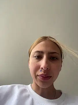 Snapshot of Ameellie chatting on 06/25/26, 03:28 Ameellie online show from 06/25/26, 03:28