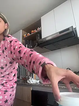 Snapshot of Ameellie chatting on 12/03/25, 04:17 Ameellie online show from 12/03/25, 04:17