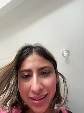 Snapshot of Ameellie chatting on 12/04/25, 03:00 Ameellie online show from 12/04/25, 03:00