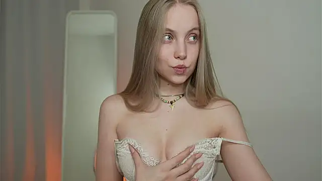 Snapshot of _Appr0ved_ chatting on 02/13/25, 07:21 Appr0ved online show from 02/13/25, 07:21