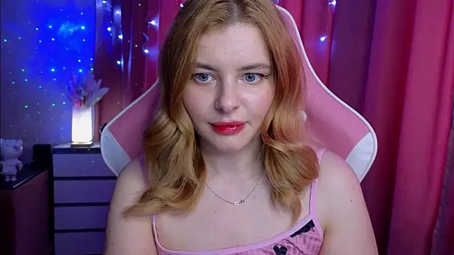 Snapshot of Day-off chatting on 10/07/25, 05:30 Day-off online show from 10/07/25, 05:30