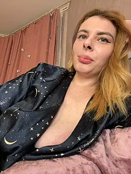 Snapshot of Day-off chatting on 02/14/25, 12:03 Day-off online show from 02/14/25, 12:03