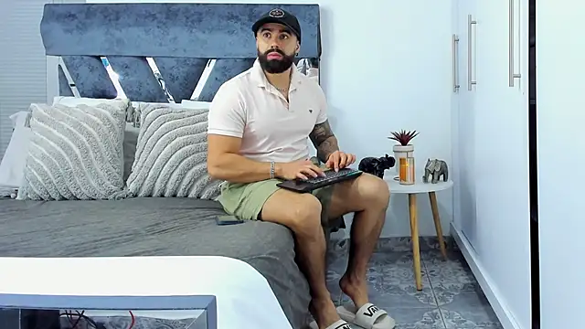 Zack Froone online show from 12/04/25, 02:49