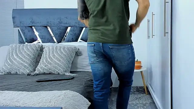 Zack Froone online show from 10/23/25, 04:05