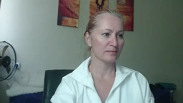 AmellyGrand online show from 04/17/26, 12:52