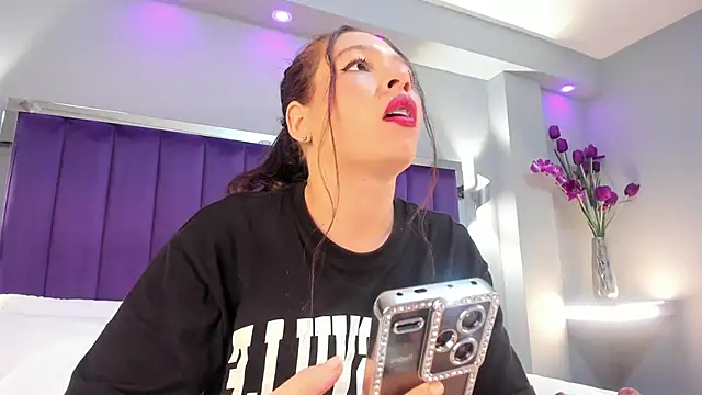 Snapshot of SaraRiley chatting on 11/08/25, 11:19 SaraRiley online show from 11/08/25, 11:19