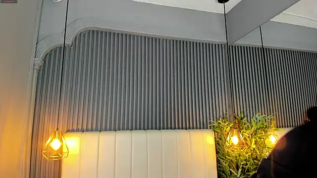 SaraRiley online show from 12/22/25, 10:43