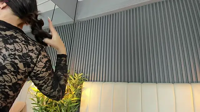 Snapshot of SaraRiley chatting on 12/14/25, 10:37 SaraRiley online show from 12/14/25, 10:37