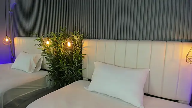 Snapshot of SaraRiley chatting on 11/26/25, 10:32 SaraRiley online show from 11/26/25, 10:32