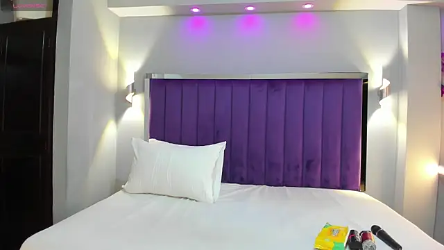 Snapshot of SaraRiley chatting on 09/10/25, 10:42 SaraRiley online show from 09/10/25, 10:42