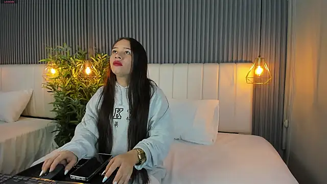 SaraRiley online show from 12/20/25, 10:34