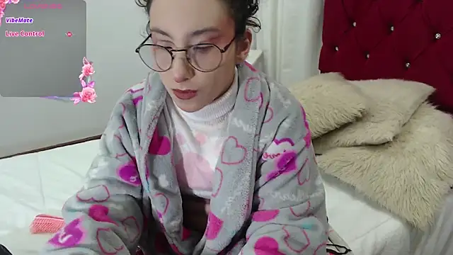 Snapshot of little__amy_ chatting on 09/17/25, 07:27 little amy online show from 09/17/25, 07:27