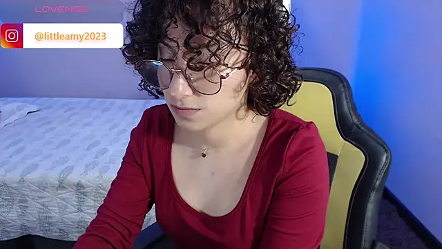 Snapshot of little__amy_ chatting on 02/11/25, 03:50 little amy online show from 02/11/25, 03:50