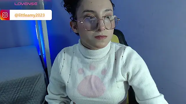 Snapshot of little__amy_ chatting on 03/21/25, 12:18 little amy online show from 03/21/25, 12:18
