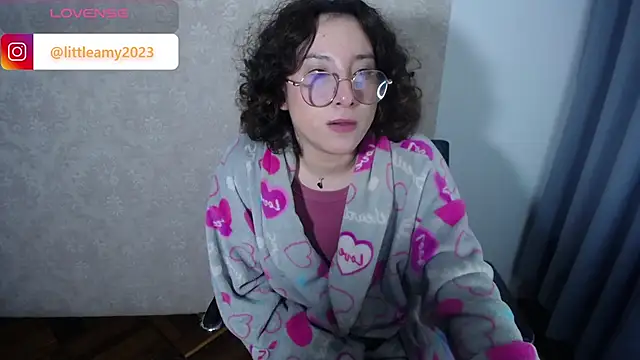 Snapshot of little__amy_ chatting on 02/20/25, 12:19 little amy online show from 02/20/25, 12:19