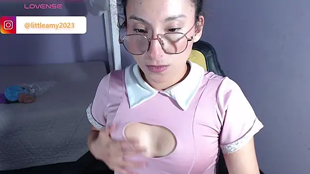 Snapshot of little__amy_ chatting on 03/20/25, 01:46 little amy online show from 03/20/25, 01:46