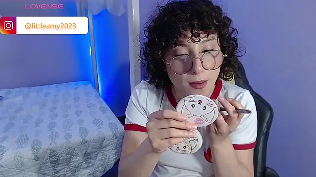 Snapshot of little__amy_ chatting on 02/15/25, 10:52 little amy online show from 02/15/25, 10:52