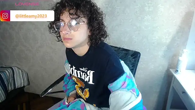 Snapshot of little__amy_ chatting on 03/10/25, 10:07 little amy online show from 03/10/25, 10:07