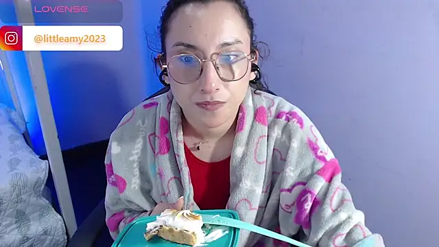 Snapshot of little__amy_ chatting on 02/07/25, 10:52 little amy online show from 02/07/25, 10:52