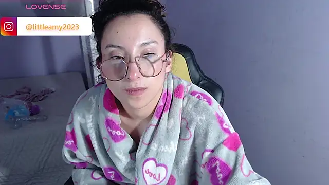 Snapshot of little__amy_ chatting on 03/20/25, 04:51 little amy online show from 03/20/25, 04:51