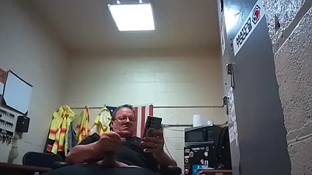 Cockrub1 online show from 12/14/25, 07:36