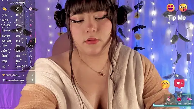 Snapshot of limoncito_blossom chatting on 10/10/25, 09:43 limoncito blossom online show from 10/10/25, 09:43