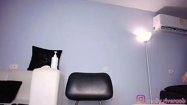 Snapshot of mollyrivera chatting on 10/08/25, 09:26 mollyrivera online show from 10/08/25, 09:26