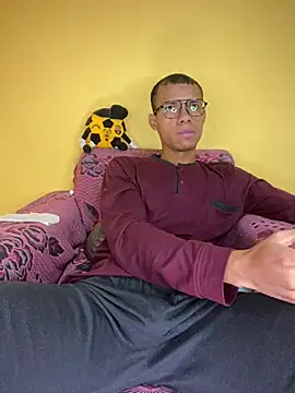 MoiseXxx 777 online show from 03/18/25, 09:56