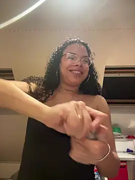 naomikandra online show from 11/28/25, 04:51