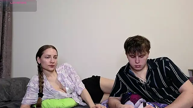 Emily and Ilumi online show from 12/04/25, 05:45