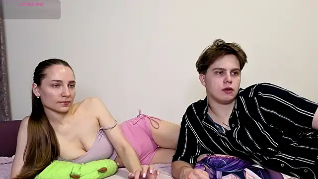 Emily and Ilumi online show from 11/25/25, 07:03