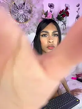 EmmaDuque online show from 05/18/26, 10:47