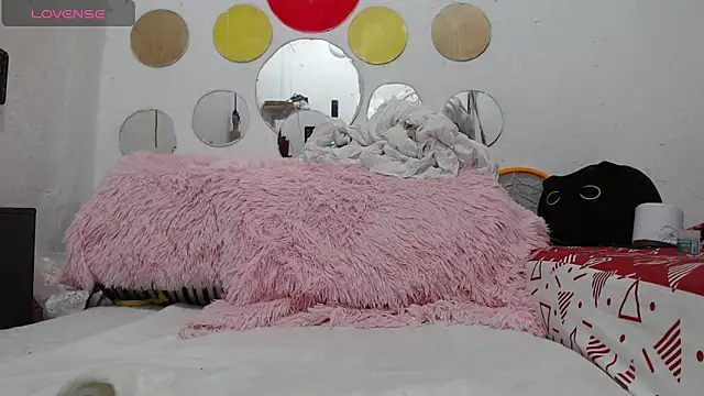 EVAHOTXX online show from 04/16/26, 05:36