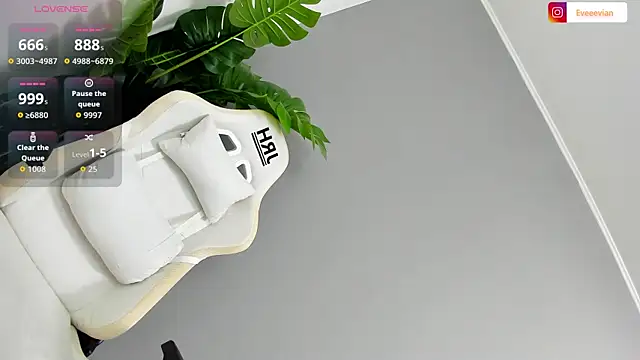 Snapshot of EveEvian chatting on 02/20/26, 02:08 EveEvian online show from 02/20/26, 02:08